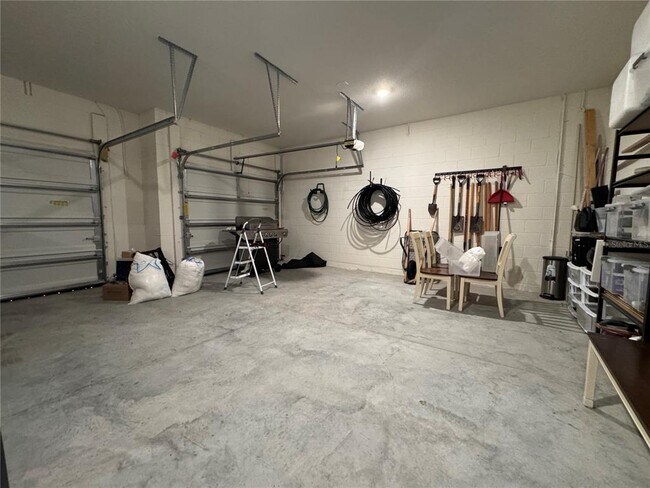 Building Photo - 715 Blue Citrus Ln