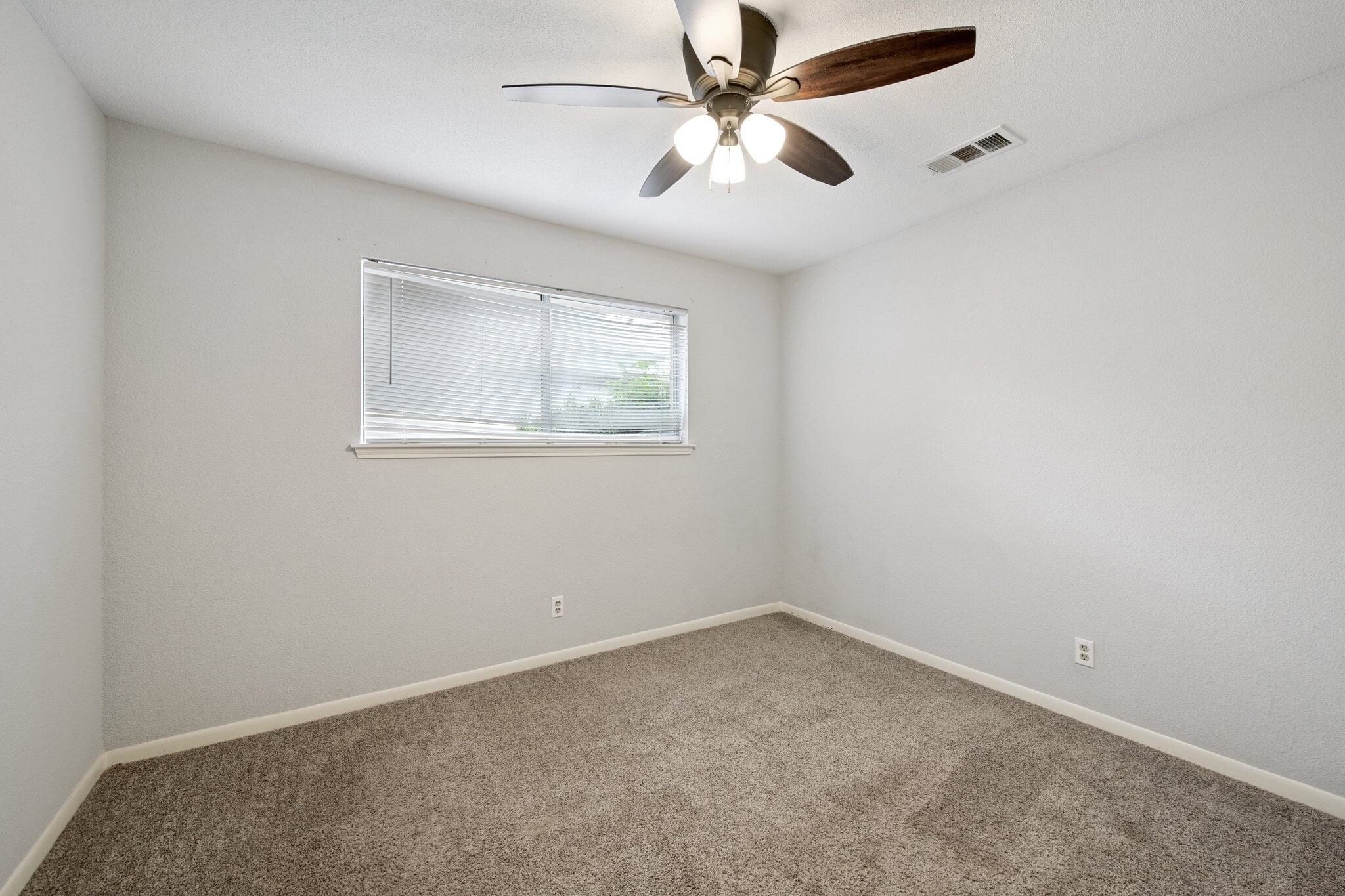 Building Photo - 10415 Eagle Glen Dr