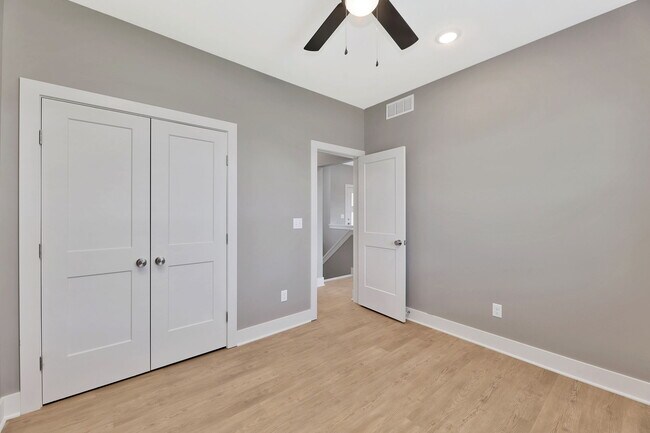 Building Photo - 969 W Long Path Ct