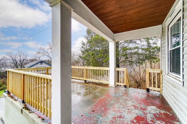 Building Photo - Three Bedroom Home in Covington!