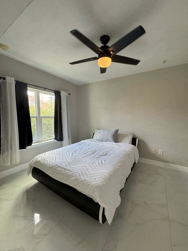 Building Photo - The Grande Downtown - REMODELED 1 Bedroom Available for rent NOW!