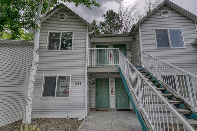 Primary Photo - 1438 N Bluff Pl