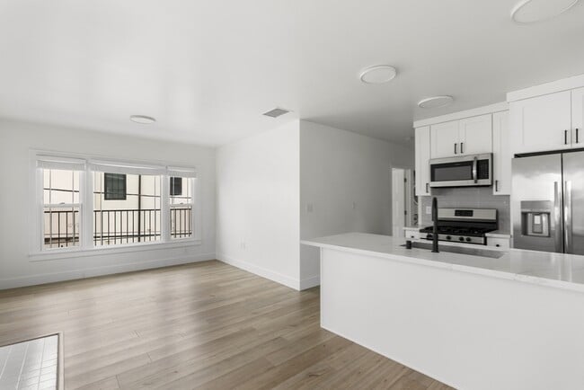 Building Photo - 743 3/4 Occidental Blvd