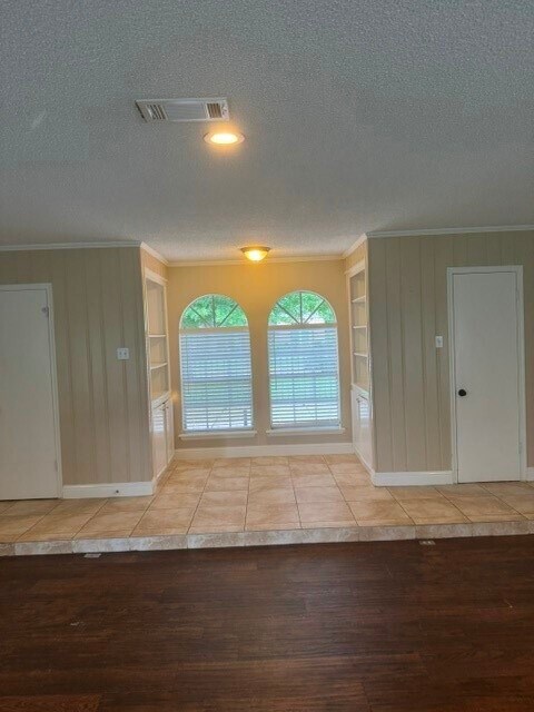 Building Photo - 6026 Coral Ridge Rd