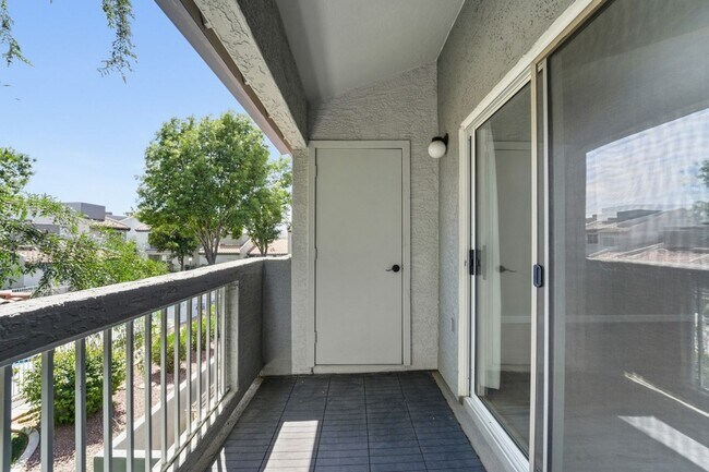 Building Photo - Fully Updated 2 Bed Mesa Condo | Quartz Counters + Pool & Spa