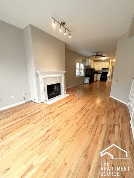 Building Photo - 842 N Wood St