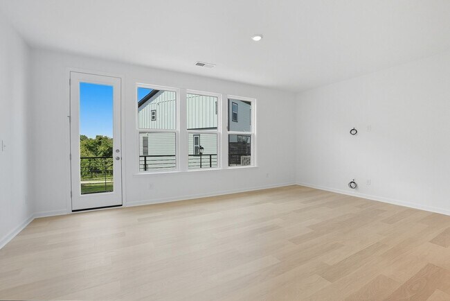 Building Photo - Brand-new three-story townhome in the Univ...