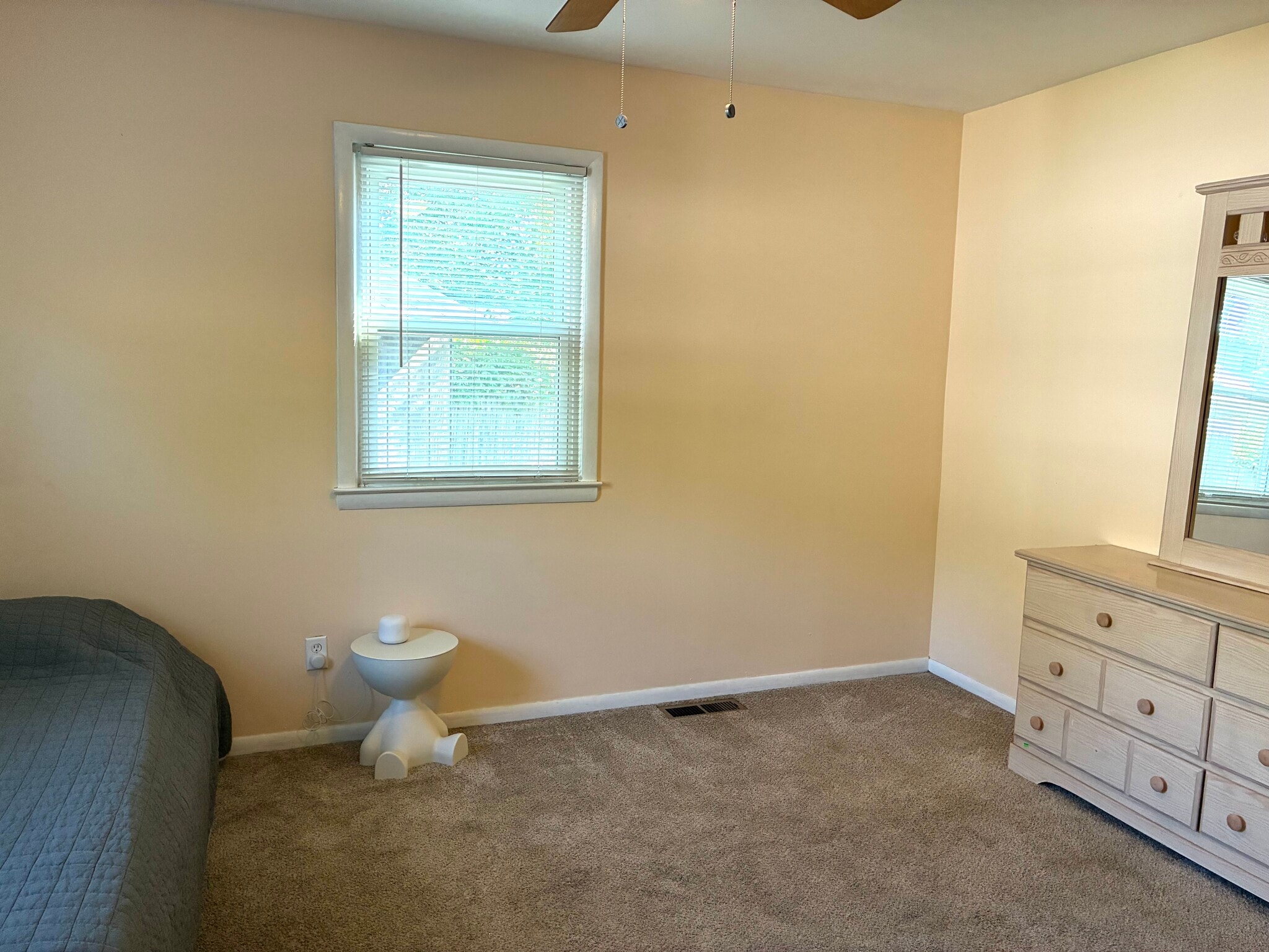 Bedroom 3 - 5112 Hollywood Rd