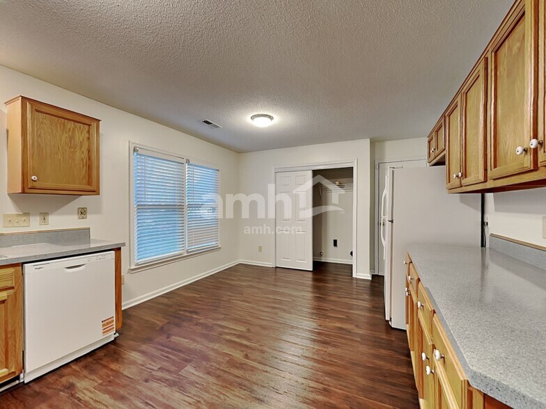 Building Photo - 29 Park Village Ln