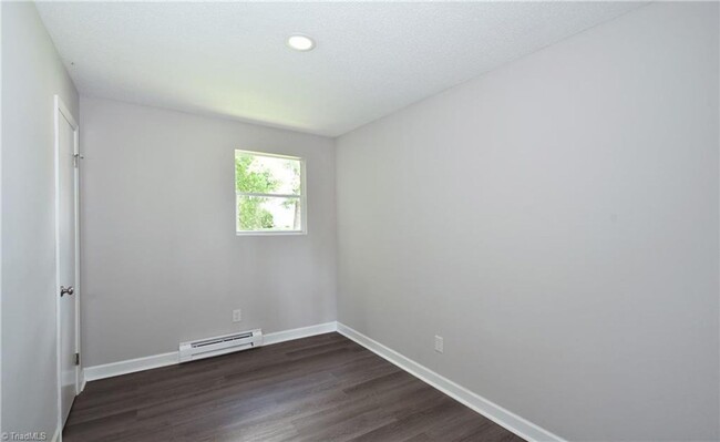 Building Photo - Van Buren Duplex-Zee Realty