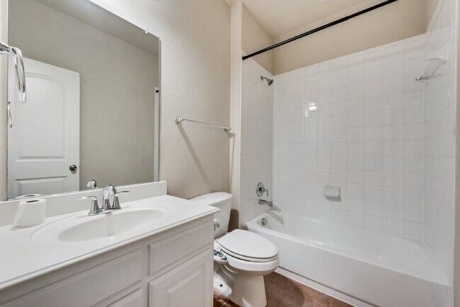 Building Photo - Charming 3-Bedroom Home with 2 Full Baths ...