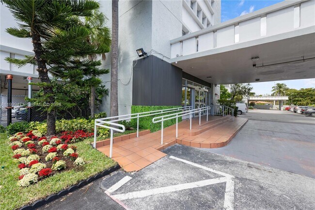 Building Photo - 16710 NE 9th Ave