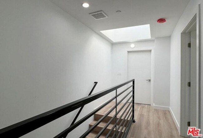 Building Photo - 5616.5 Fulcher Ave