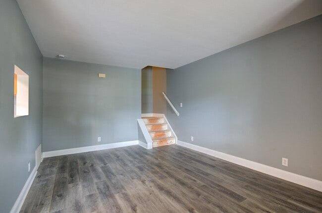 Building Photo - 2302 Carnation Dr