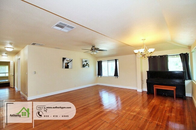 Building Photo - 2391 Placer St