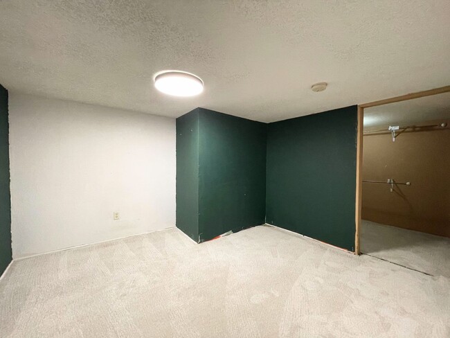 Building Photo - 2 Bedroom House With Basement
