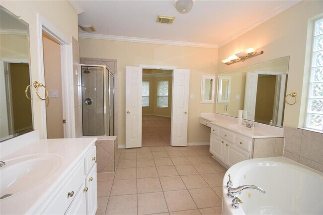 Building Photo - 5011 Quiet Falls Ct