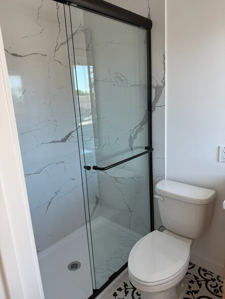 Building Photo - 2427 3rd Ave