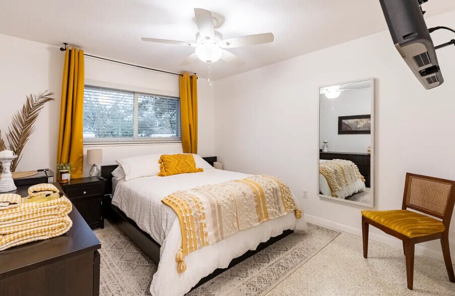 Building Photo - 1447 Caribbean Dr