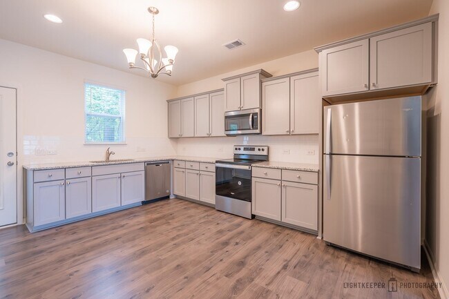 Building Photo - 215 Banbury Ln