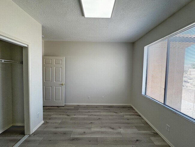 Building Photo - 1105 Meadowlark Way SE