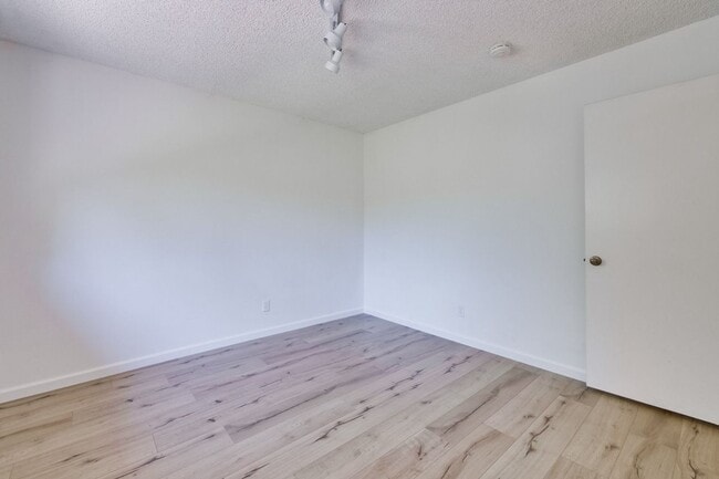 Building Photo - Beautifully Remodeled 3BR 2.5BA Townhouse in Great Community in Mountain View