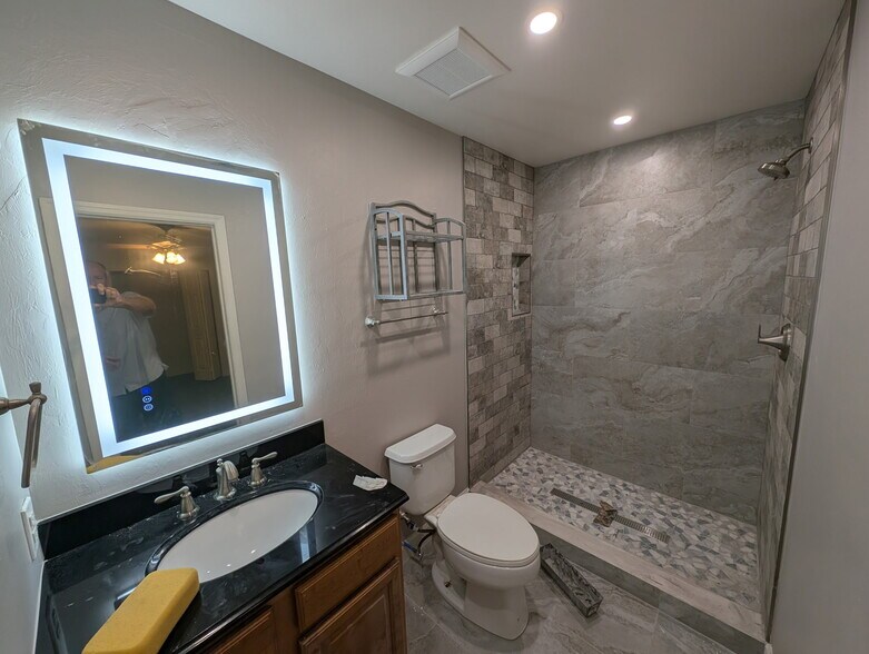Building Photo - 3625 Riviera Cir