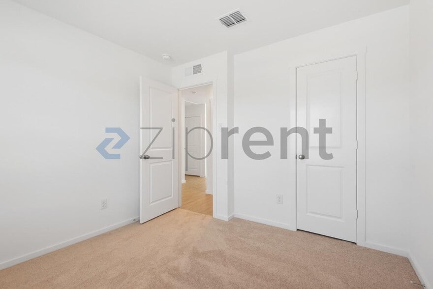 Building Photo - Unit