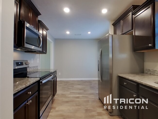 Building Photo - 913 Latting Dr