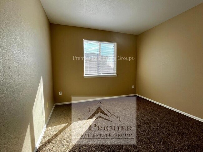 Building Photo - 8263 Belleterre Dr