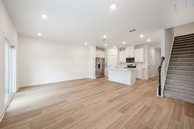 Building Photo - 8033 Hidden Spgs Trl