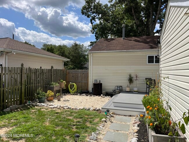 Building Photo - 3915 Smith Dr