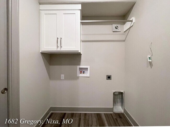 Building Photo - 1682 N Gregory Dr