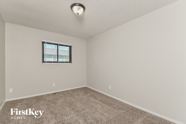 Building Photo - 2273 Farnsworth Dr