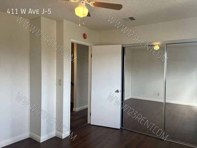 Building Photo - 411 W Ave J-5