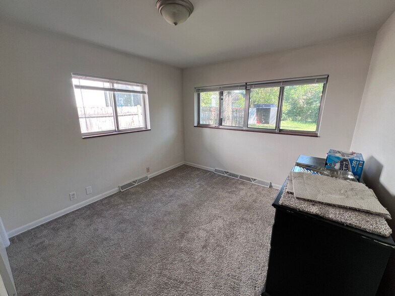 Building Photo - 3335 Springbrook St