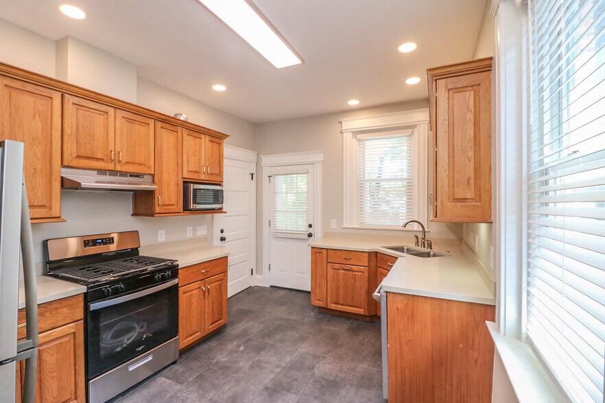 Building Photo - 1634 Elkton Pl
