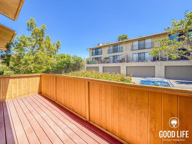 Building Photo - SD: Spacious 2BD/2BA Condo in Hillcrest with Private Balcony, Community Pool & Tennis Court