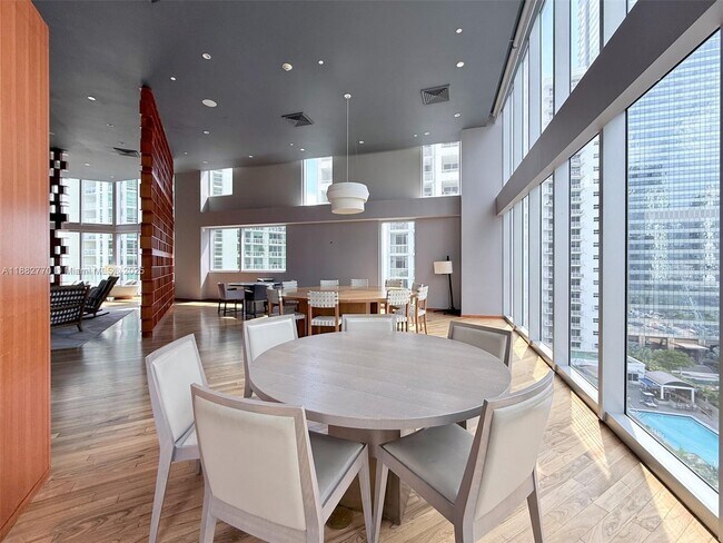 Building Photo - 1300 Brickell Bay Dr