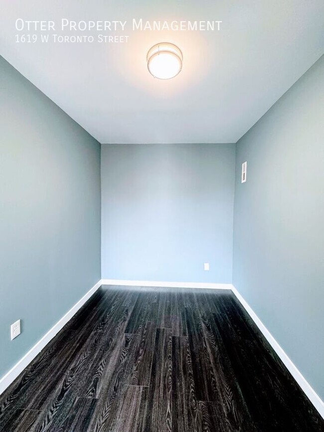 Building Photo - 1619 W Toronto St