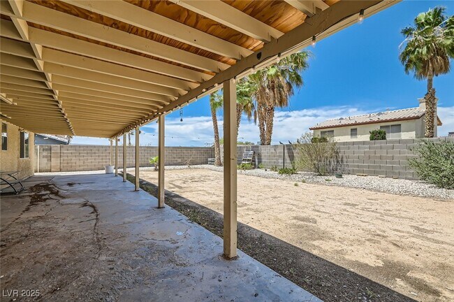 Building Photo - 924 Clubview Dr