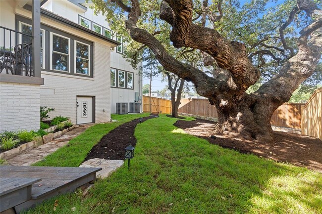 Building Photo - 2110 Travis Heights Blvd