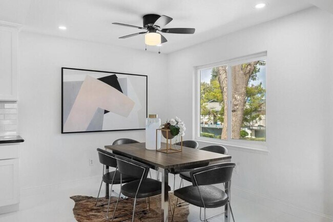 Building Photo - 280 Tradewinds Dr