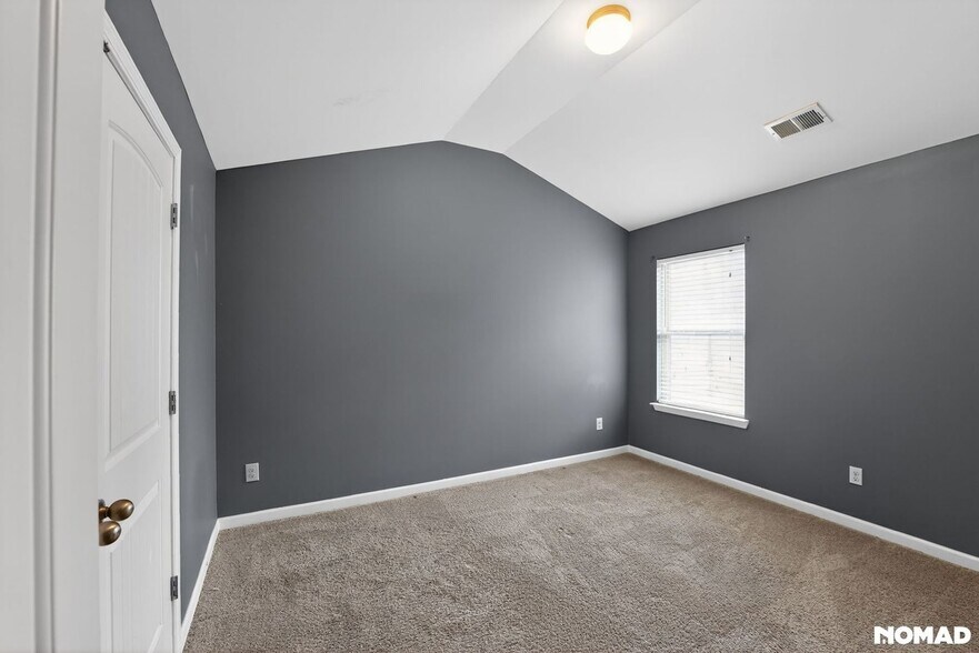 Building Photo - 1154 Paramount Dr