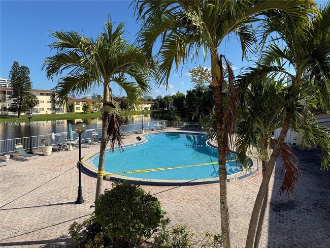 Building Photo - 2820 NE 201st Terrace