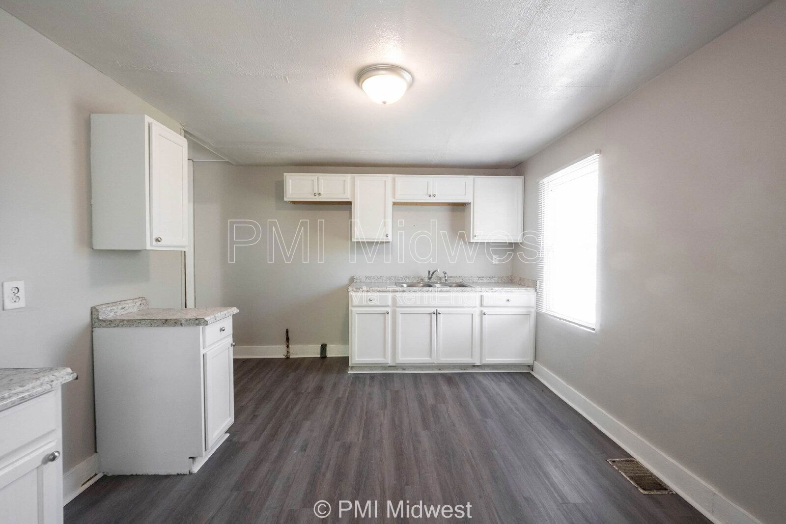 Building Photo - 445 W 29th St