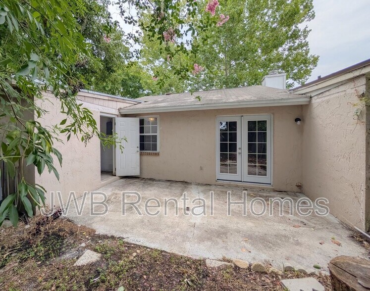 Building Photo - 2630B Gifford Ave