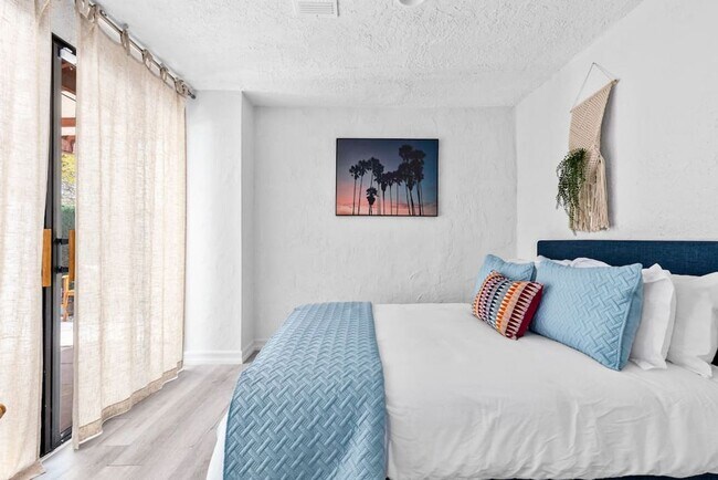 Building Photo - Beautiful fully furnished 3 bedroom home in Palm Springs (Monthly Only - No Long Term)