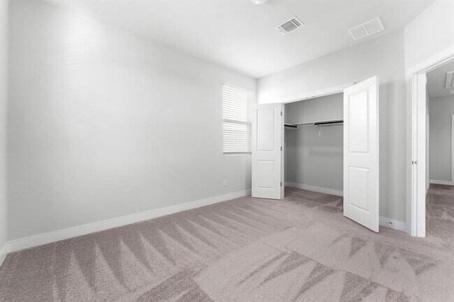 Building Photo - 2205 Vino Dulce