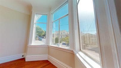 Building Photo - Beautiful 2 Bedroom 1 Bathroom with backya...